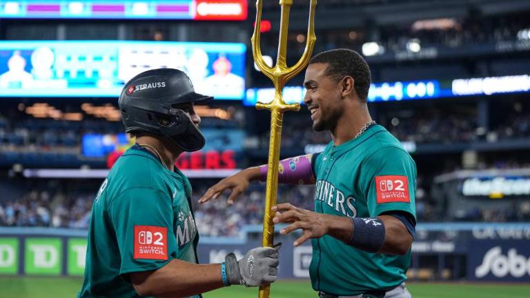 Josh Naylor y Julio Rodríguez conectaron cuadrangulares para el segundo triunfo de Marineros en la SCLA.