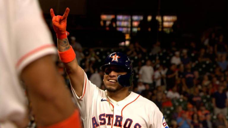 Isaac Paredes llega al centenar de jonrones en las Mayores.