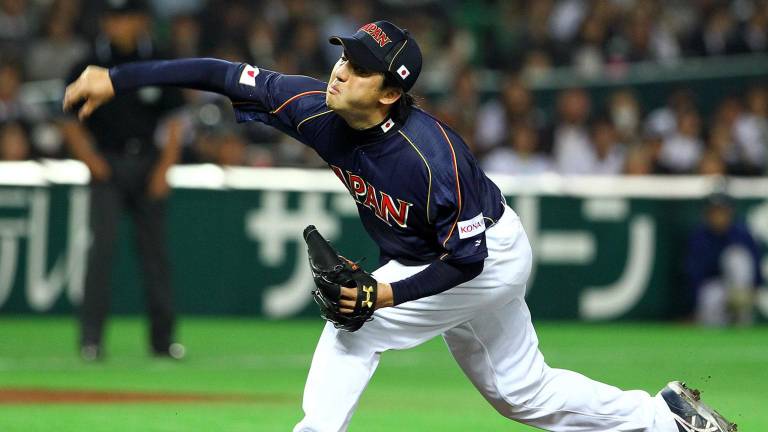 El lanzador japonés Hirokazu Sawamura lanzará con los Medias Rojas de Boston por las próximas dos temporadas.
