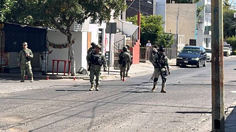 De manera preliminar, se informó que Luis Armando habría sido víctima colateral del atentado, pues se encontraba en otro local cercano al momento de la agresión.