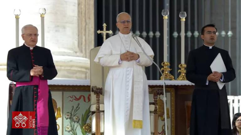 El Papa León XIV dio la bienvenida a miles de fieles y peregrinos en la plaza de San Pedro para otra audiencia jubilar de este Año Santo.