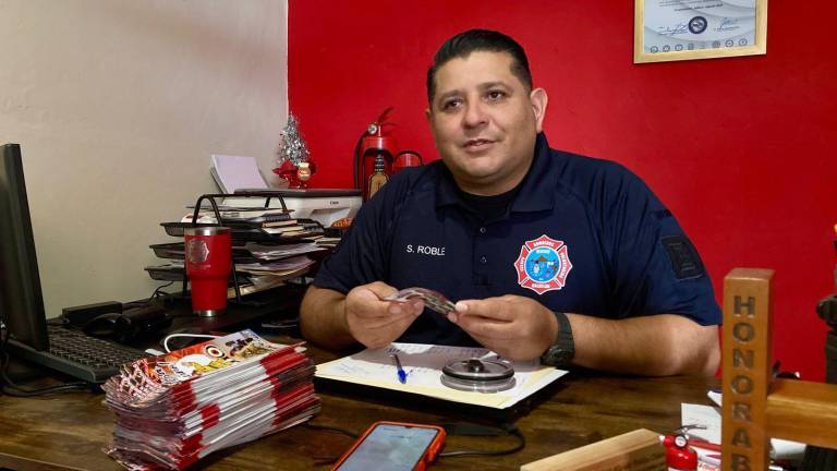 Saúl Robles Chávez, Comandante del Cuerpo Voluntario de Bomberos de Mazatlán.
