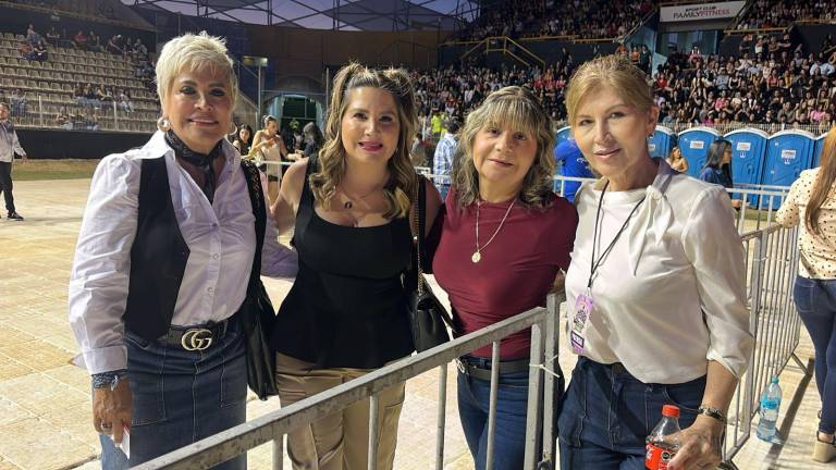 Bailan y cantan al ritmo de la Banda MS