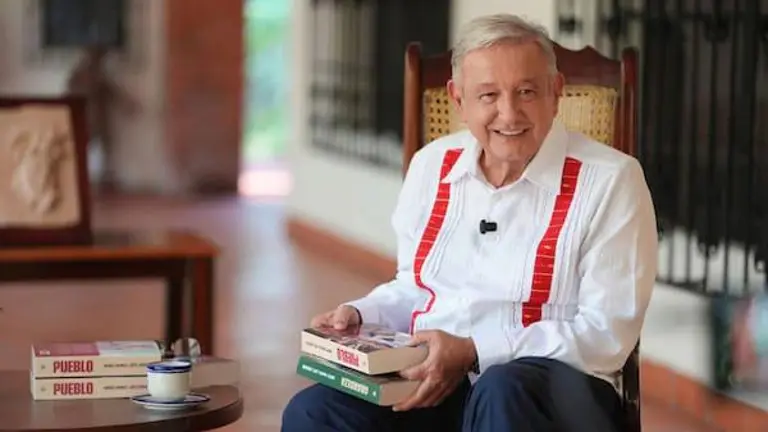 Andrés Manuel López Obrador reapareció en un video difundido en redes sociales para presentar su libro “Pueblo”.