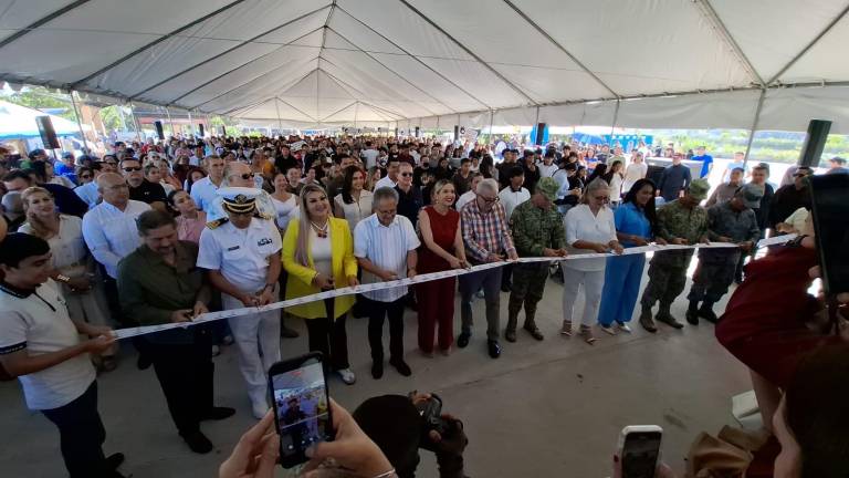 A la renovación del Parque Central se han incorporado recorridos, muelles y espacios para pequeños negocios que promuevan una interacción social más activa.