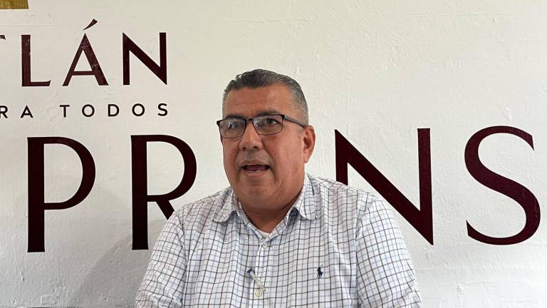 Ramos Robledo indicó que las recetas expedidas por médicos particulares requieren una revisión de un médico del Hospital Municipal.
