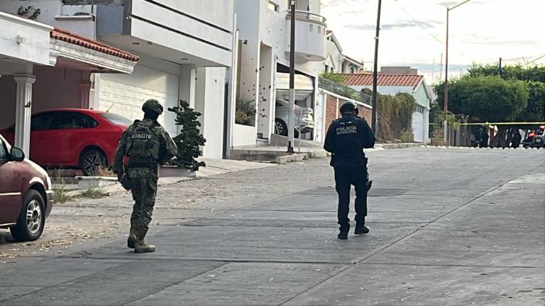Vivienda dañada y autos con reporte de robo fueron resguardados tras operativo en Lomas de Guadalupe.