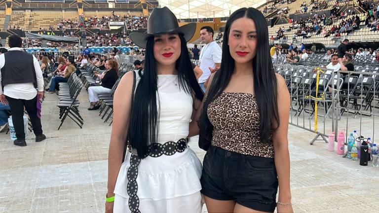Bailan y cantan al ritmo de la Banda MS
