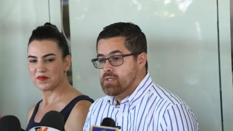 El Secretario de Salud Cuitláhuac González Galindo confirmó que en Sinaloa ha habido dos muertes por golpe de calor.