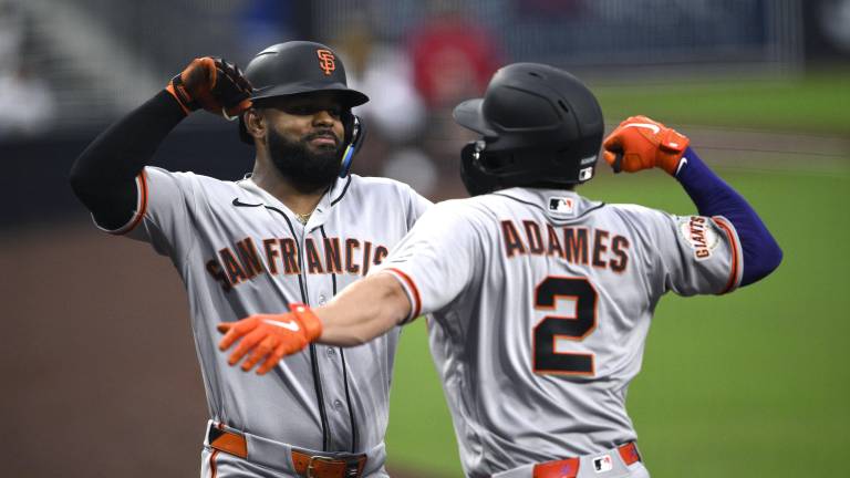 Willy Adames suena su primer jonrón del año en el triunfo de los Gigantes sobre los Padres.