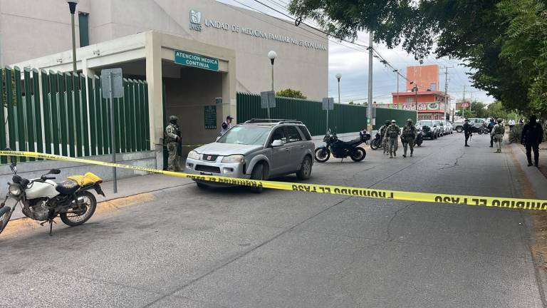 Dos hombres murieron en las instalaciones del IMSS en Culiacán a donde llegaron con heridas de bala.