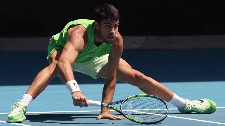 Carlos Alcaraz está buscando esta quincena su primer título en Australia.