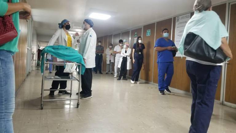 En el Hospital Pediátrico de Sinaloa se informó que el menor presenta traumatismo craneoencefálico.