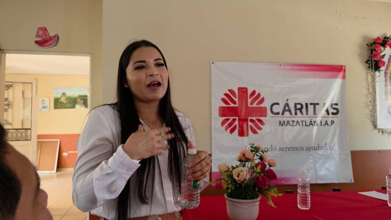 Marisol Osuna informó que han detectado casos en distintas colonias en donde personas se presentan en los casas asegurando pertenecer a la organización y solicitando apoyos económicos.