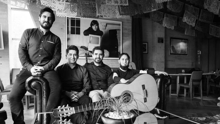 Cuarteto de México, integrado por un grupo de virtuosos guitarristas como son Antonio Laguna, Arody García, Daniel Olmos y Carlos Viramontes.