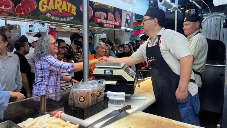 La Gobernadora interina, Domínguez Nava realizó un recorrido por el Mercado Municipal “José María Pino Suárez”.