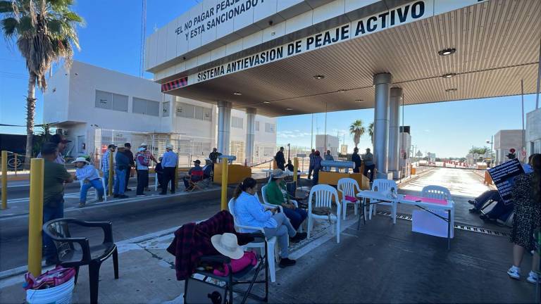 Bloqueo de la caseta de cobro en Puente Sinaloa, Guasave.