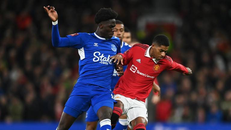 Manchester United se hizo fuerte de local.