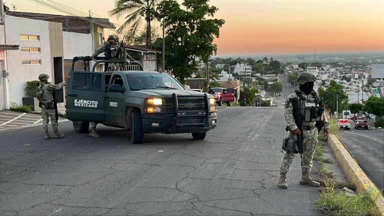 La unidad quedó atravesada sobre los carriles de circulación, lo que generó tráfico en la zona.