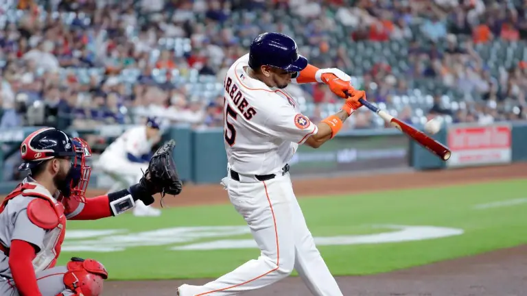 Isaac Paredes sigue encendido con el bat.