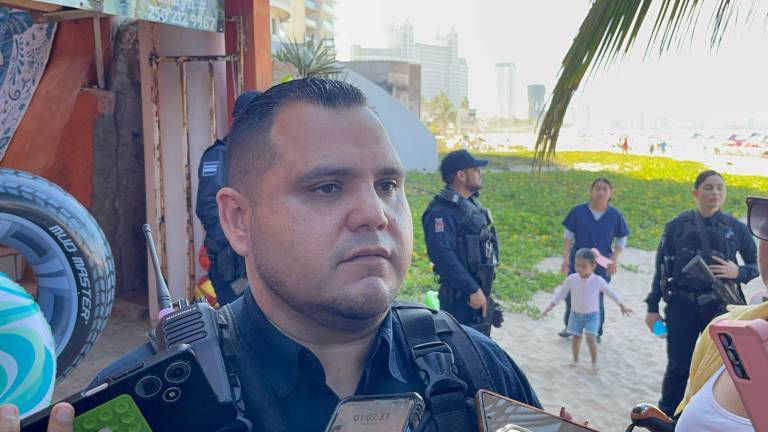 Jaime Othoniel Barrón exhortó a los bañistas a cumplir con el reglamento del Escuadrón de Salvamento Acuático, respetando banderines, horarios y las indicaciones de cuerpos de emergencia.