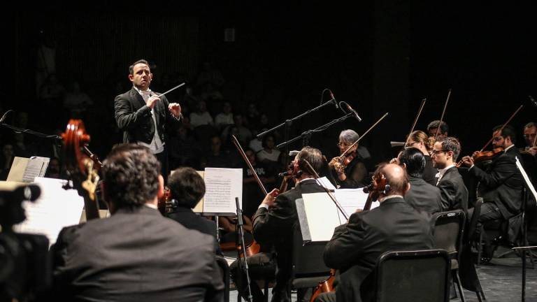 La OSSLA tuvo como director invitado al maestro Raúl Aquiles Delgado.