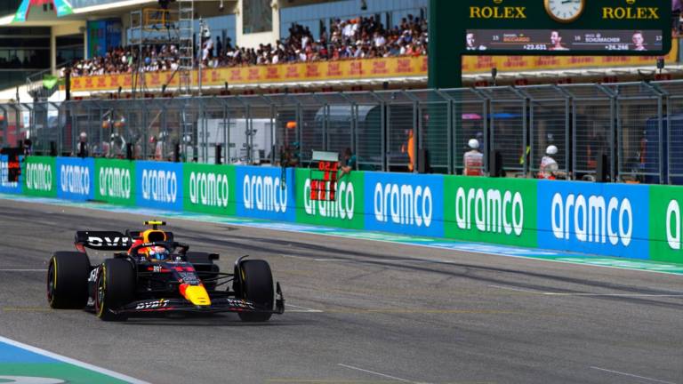 FIA multa con 7 millones de dólares a Red Bull por exceder gastos