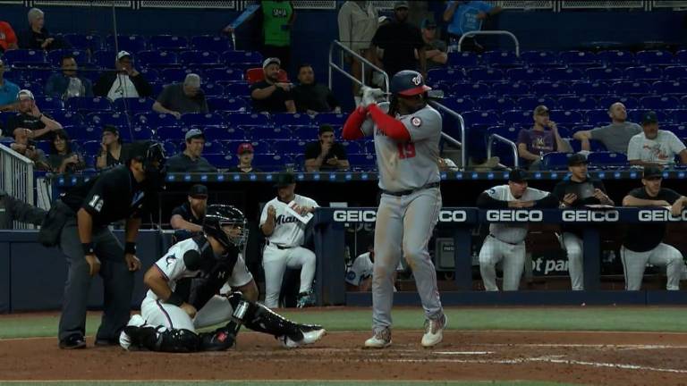 Josh Bell pegó par de jonrones, uno de cada lado del home.