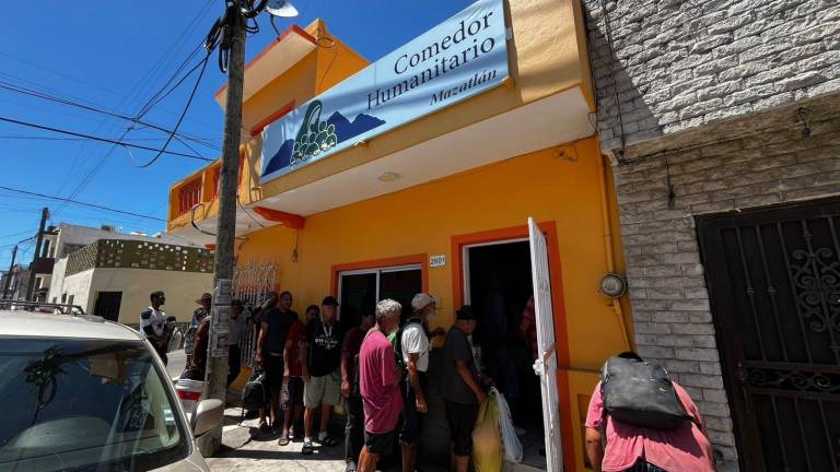 Más de 60 personas pudieron desayunar este lunes en el Comedor Humanitario.