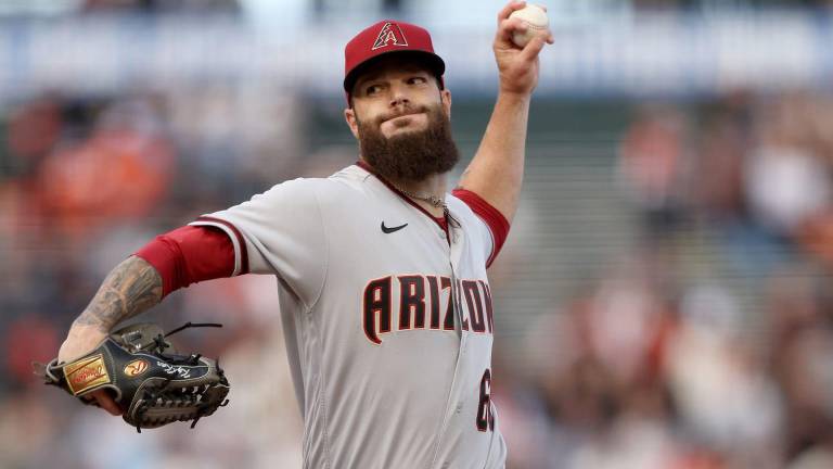 Dallas Keuchel buscará retomar su carrera en Grandes Ligas con los Rangers, tras ser liberado por los Medias Blancas y los Diamondbacks.