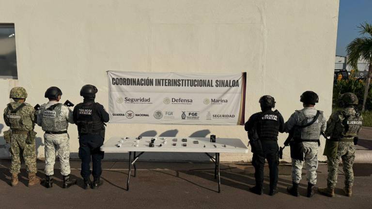 Entre lo incautado están cinco teléfonos celulares, así como cuatro objetos punzocortantes conocidos como “puntas”.