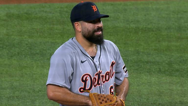 José Urquidy vestirá su tercera franela en las Mayores.