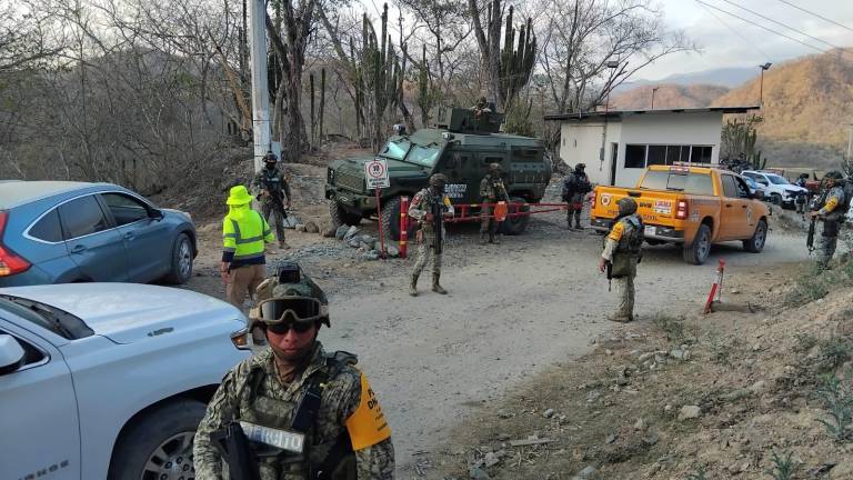 En Rosario se mantienen las acciones de rescate de tres trabajadores atrapados en una mina.