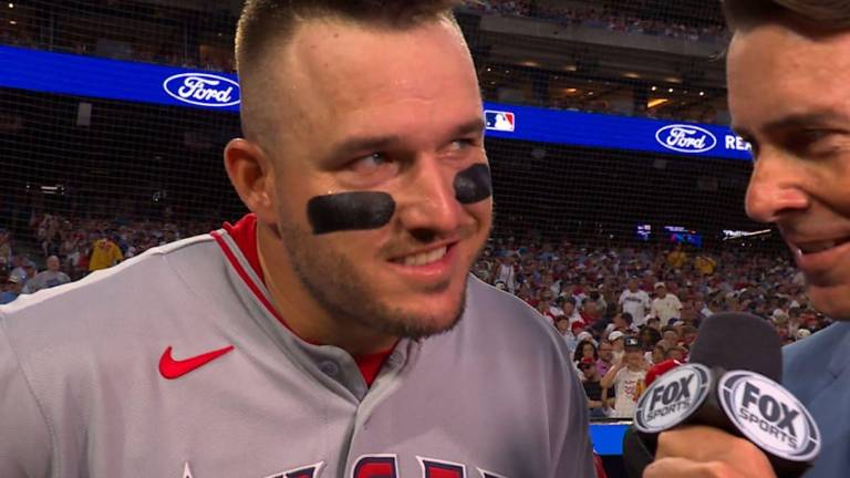 Mike Trout fue el único pelotero que no pertenece a los Filis en ser ovacionado en la presentación de los jugadores del Juego de Estrellas de las Mayores.