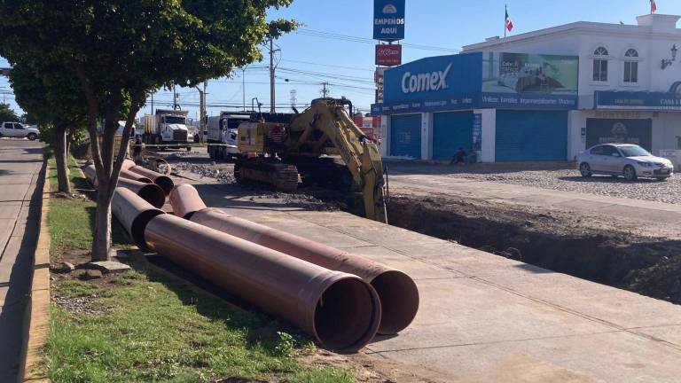 La rehabilitación del colector provoca saturación en calles alternas y cambios en rutas de transporte urbano.