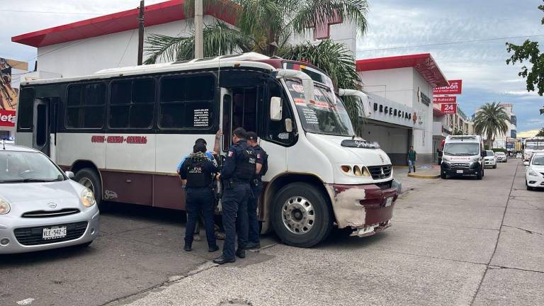 Un pasajero fue herido a balazos durante una discusión dentro de un camión urbano en la colonia Centro de Culiacán.