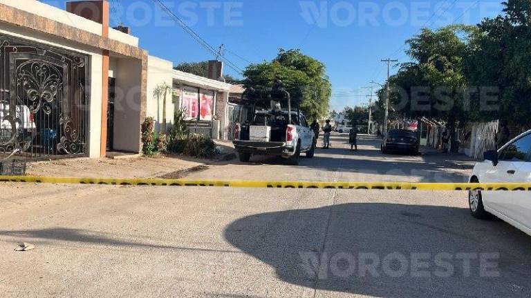 Tres hombres quedan heridos tras un ataque armado en un domicilio de la Colonia Lombardo Toledano, en Culiacán.