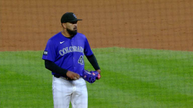 Padres apuestan por Germán Márquez para reforzar su rotación tras cirugía Tommy John.