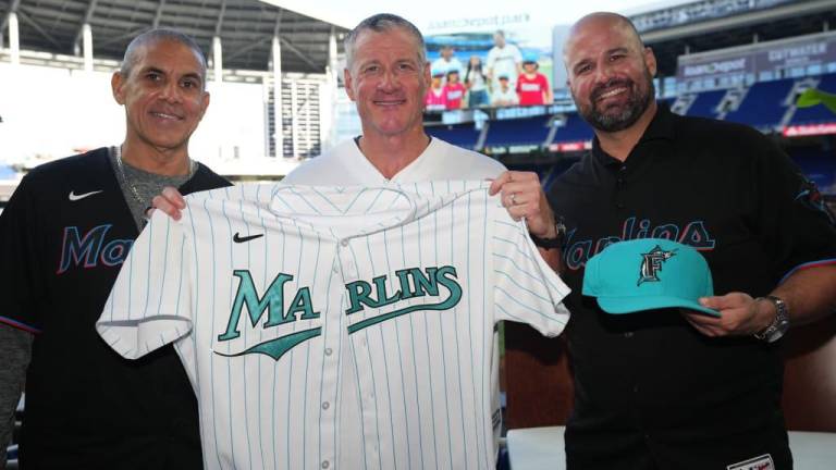 Ex jugadores presentaron el jersey retro que usarán los ahora Marlins de Miami en al menos cinco viernes de la próxima temporada.