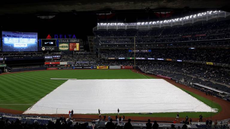 La lluvia se hizo presente en el Yankee Stadium, por lo que la Serie Divisional de la Liga Americana se definirá hasta este martes.