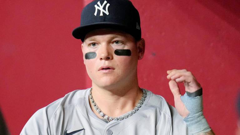 Alex Verdugo se ha tenido que ver más discreto con sus joyas.
