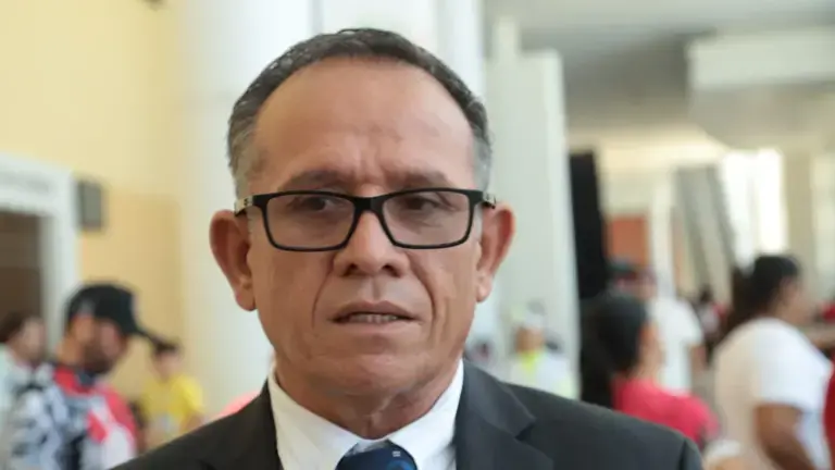 Rendón exhorta a los padres de familia a seguir usando los comités de vigilancia o de atención ciudadana; o bien, reportar cualquier cosa al 911.