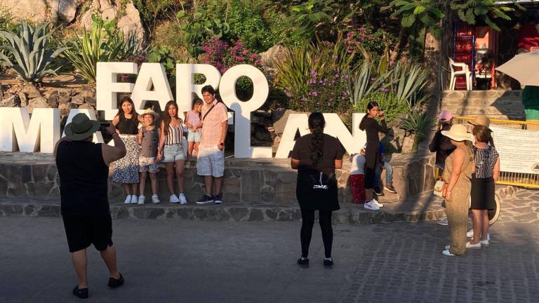 El atractivo turístico mantuvo un flujo constante desde las primeras horas.