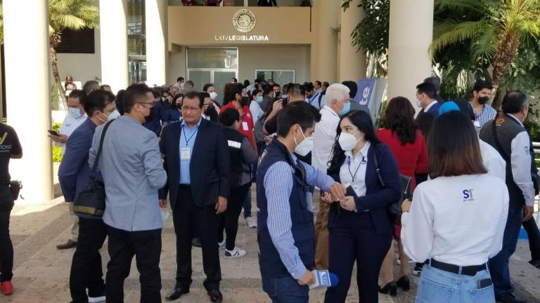 Acceso a las instalaciones del Congreso del Estado de Sinaloa.