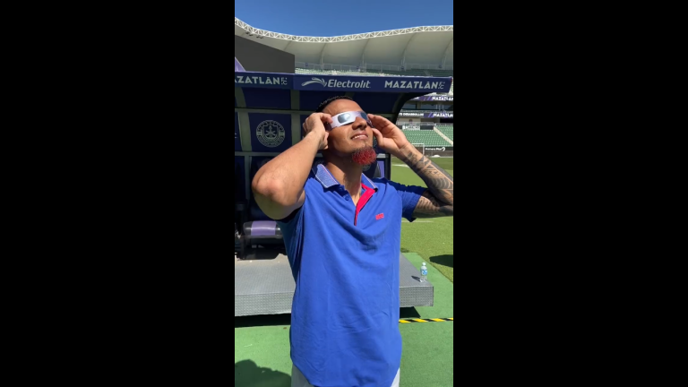Jugadores del Mazatlán FC se maravillan con el eclipse anular