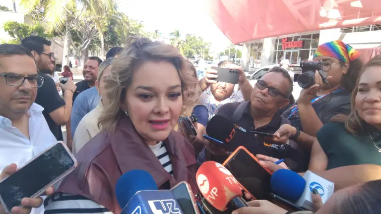 Eneyda Rocha Ruiz, presidenta del DIF Sinaloa, informó que ya han entregado 5 mil apoyos por la temporada invernal durante esta semana.