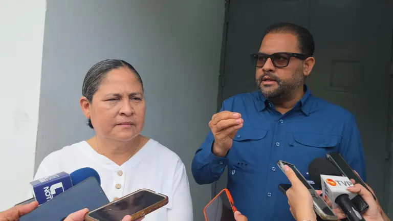 La Alcaldesa de Mazatlán y el Secretario del Ayuntamiento, Minerva Osuna Zavala y Moisés Ríos Pérez, hablan de la demanda perdida por el Estadio Teodoro Mariscal.