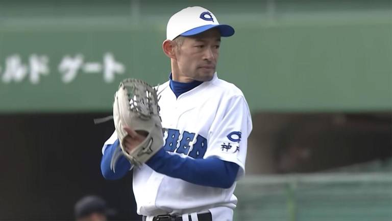 Ichiro Suzuki demostró sus habilidades arriba del montículo.