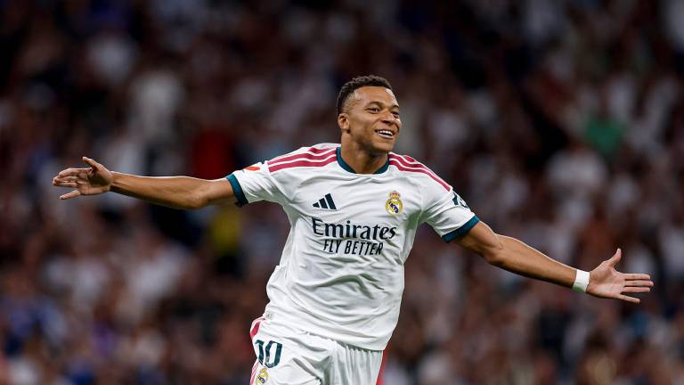 Kylian Mbappé marca doblete.