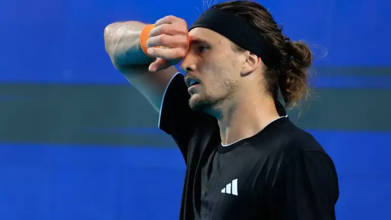 Alexander Zverev cae ante el serbio Miomir Kecmanovic.